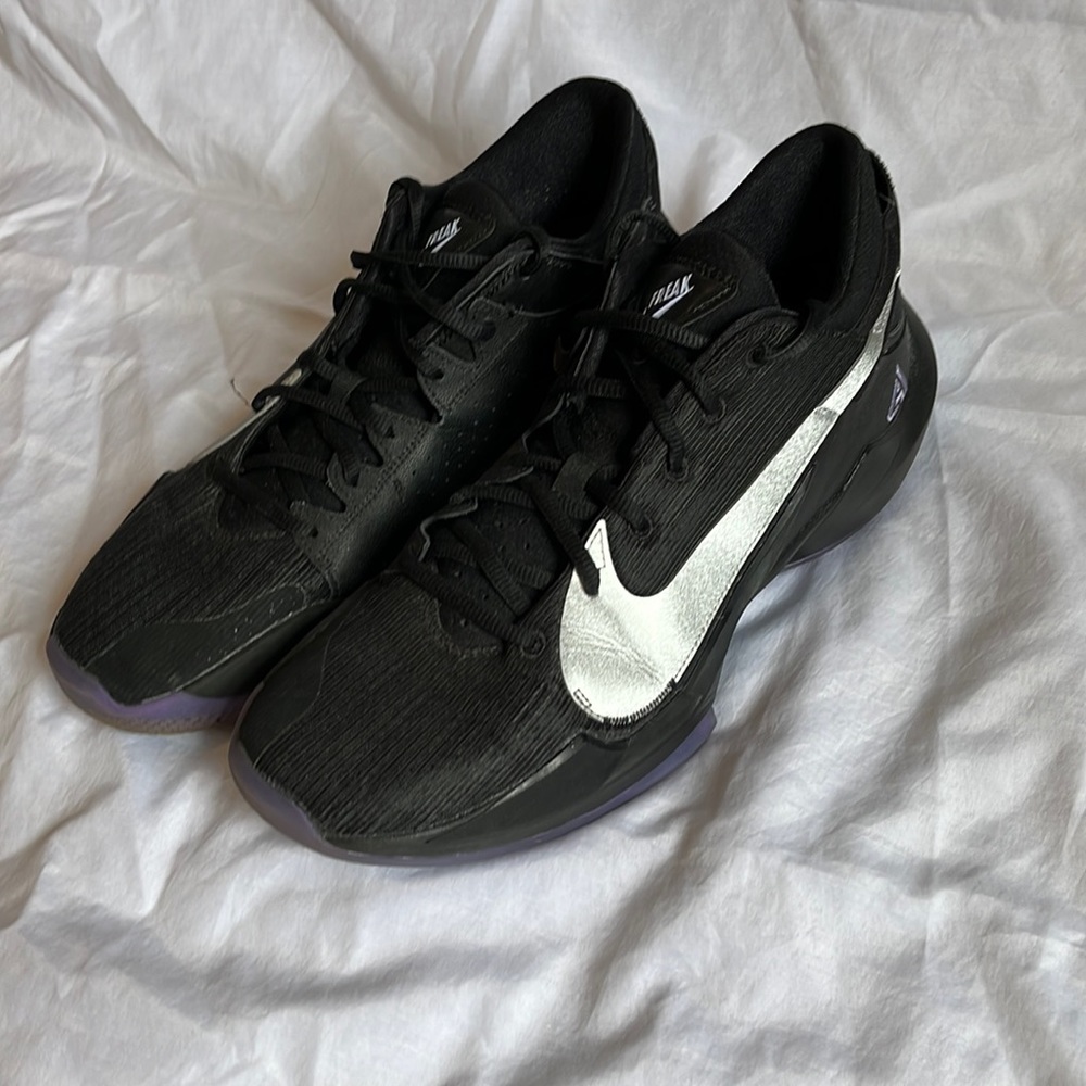 giannis antetokounmpo freak 1